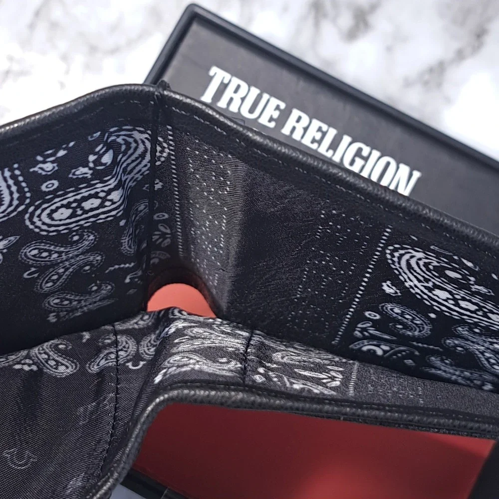 True Religion Men's Leather Bifold Wallet Black With Desk Valet RFID‎ Protection